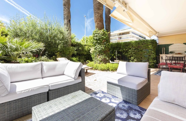 Apartment 2 bedrooms/2 bathrooms/double terrace & Garden in Palm beach area