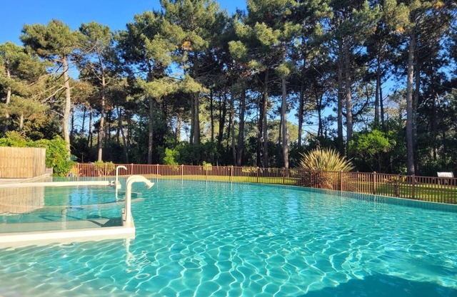 Apartment 4 people in a tourist residence with pool in Lacanau Ocean