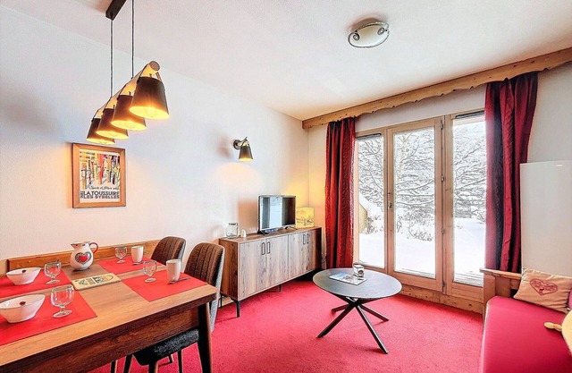 Apartment 4 ppl, pool, parking, terrace near slopes