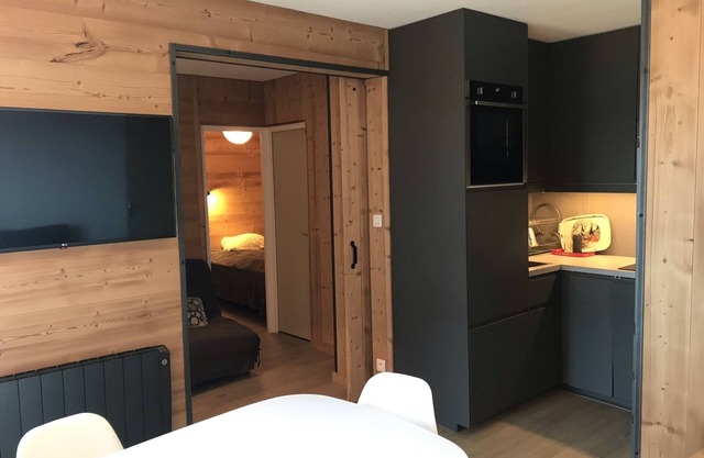 Apartment 8 people heart station
