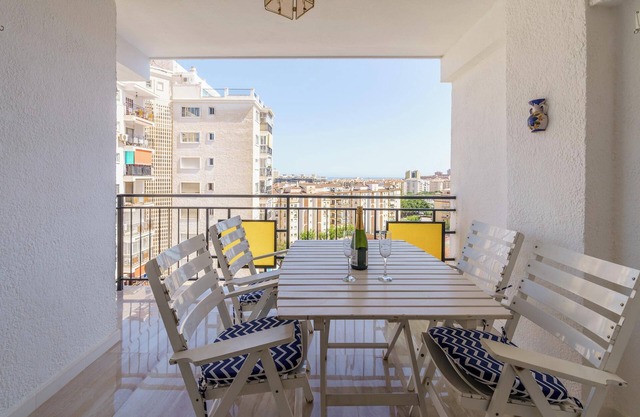 Apartment 'Acapulco 6' close to the Beach with Shared Pool & Wi-Fi