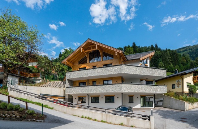 Apartment Alpendorf near Ski Slopes