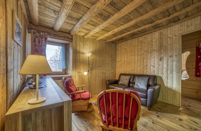 Apartment 'Anna-Purna' with Mountain View, Shared Terrace and Wi-Fi