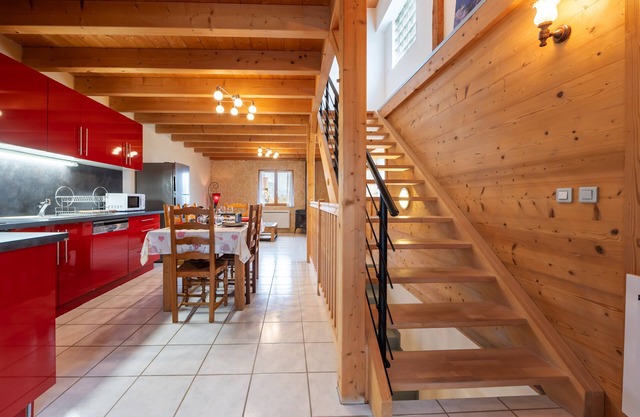 Apartment 'Appartement Atypique Lac Annecy' with Lake View, Balcony and Wi-Fi
