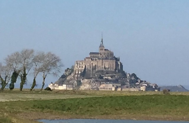 Apartment bay of Mont-saint-Michel in the heart of the village of Saint-Broladre