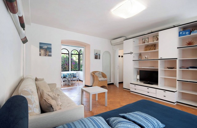Apartment 'Beach Paradise - Cicerone' with Wi-Fi and Air Conditioning