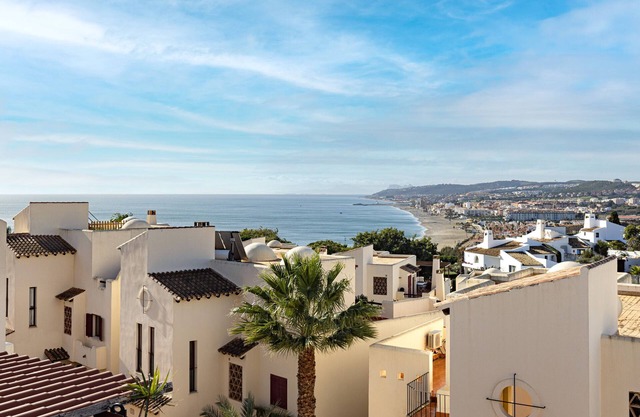 Apartment "Beautiful Penthouse" with Sea View, Shared Pool & Wi-Fi