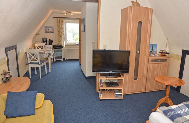 Apartment 'Bei Der Kugelbake' with Wi-Fi