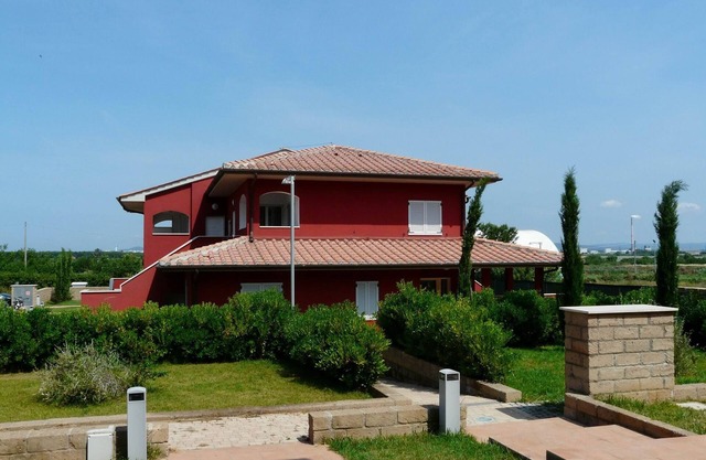 Apartment by the sea with private outside space, Air Conditioning,Wi-Fi.T1p