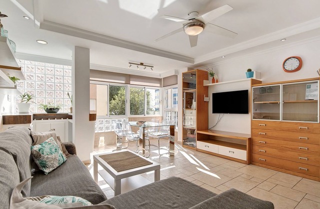 Apartment 'Casa Gades' with Sea View, Wi-Fi and Air Conditioning