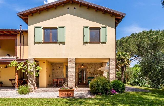 Apartment "Casa Le Basse - Giuncarico" with Private Terrace & Wi-Fi