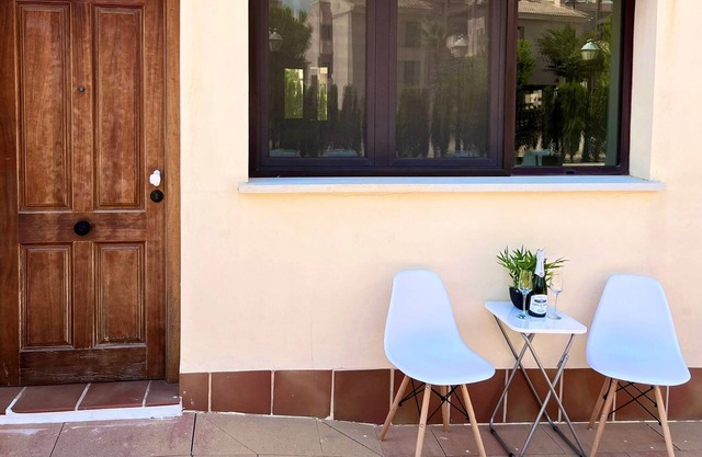 Apartment CasaDeLuxe Pueblo Espanol with Shared Pool & Wi-Fi