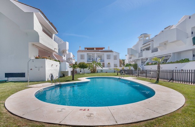 Apartment 'Con Piscina En Playa Islantilla' with Sea View, Shared Pool and Wi-Fi