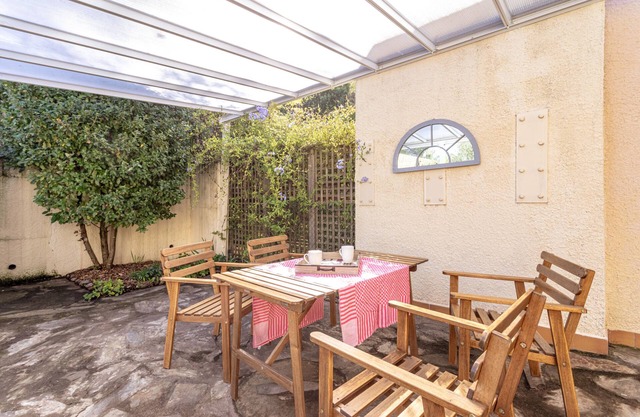 Apartment 'Côté Jardin' with View, Terrace and Garden, 2 Minutes from the Center of Céret