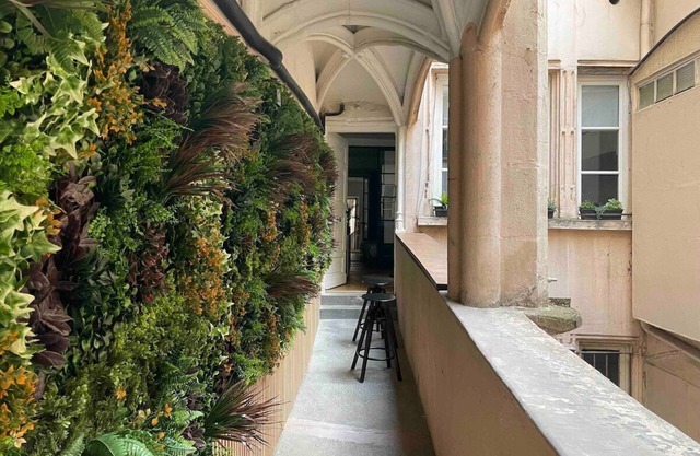 Apartment-Courtyard view-Private Bathroom