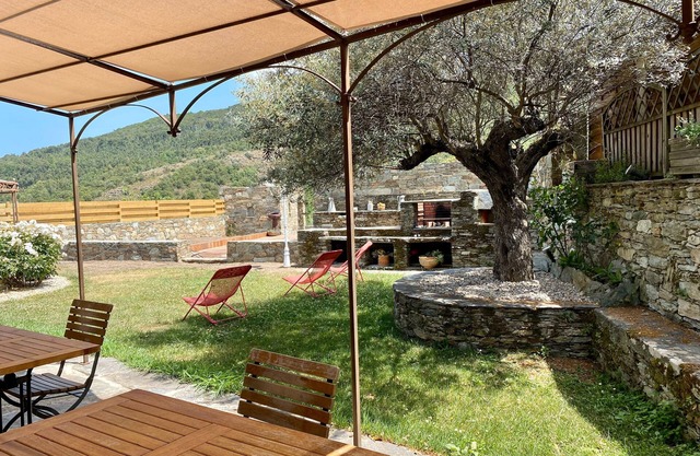 Apartment 'De Charme Dans Une Bergerie' with Shared Pool, Wi-Fi and Air Conditioning