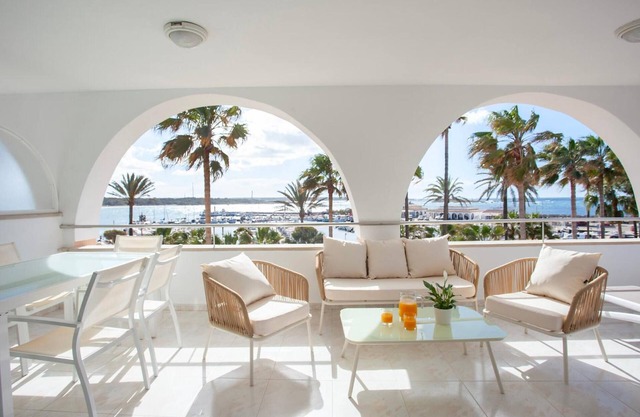 Apartment 'Edificio Puerto - 1 Habitación F2' with Sea View, Wi-Fi and Air Conditioning