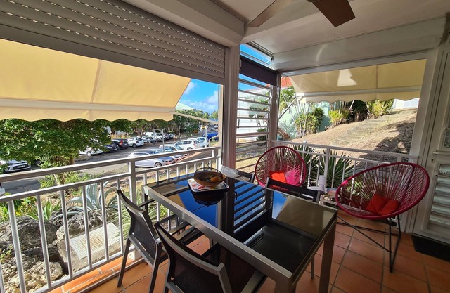 Apartment-Ensuite with Shower-Park view