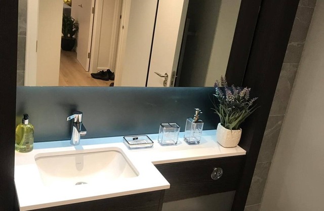 Apartment-Ensuite with Bath-10 Easton