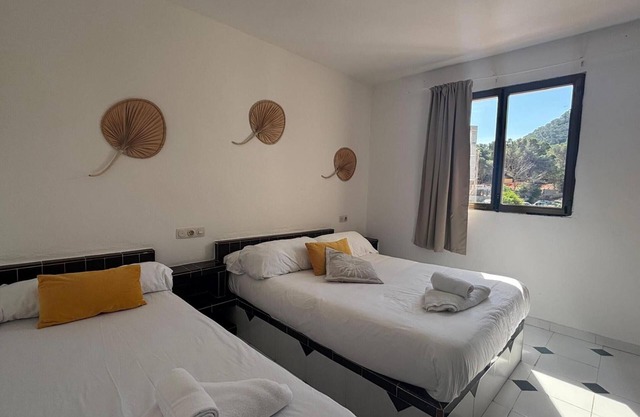 Apartment '5personas Vista Jardi4C' with Wi-Fi and Air Conditioning