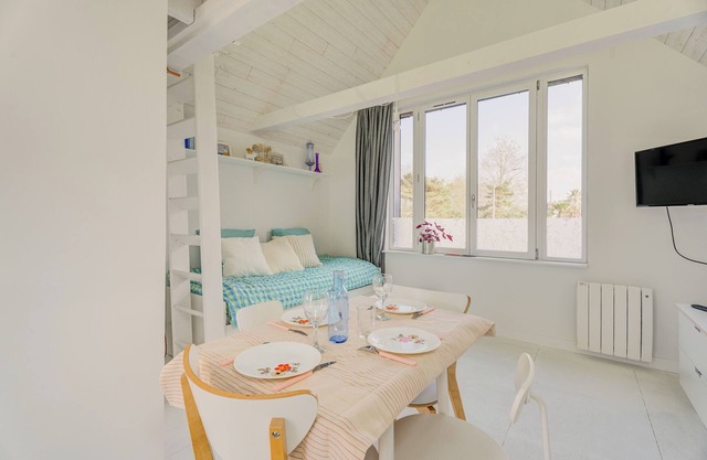 Apartment 'Et Terrasse Dinard 4p' with Private Terrace, Balcony and Wi-Fi