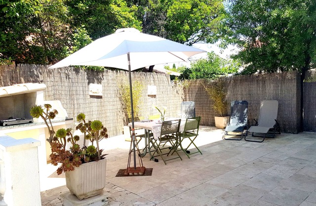 APARTMENT F2, GROUND FLOOR, 4 PERS, WALKING DISTANCE, DOWNTOWN, BEACH, TERRACE, GARDEN