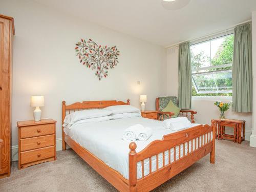 Apartment Five - Uk39841