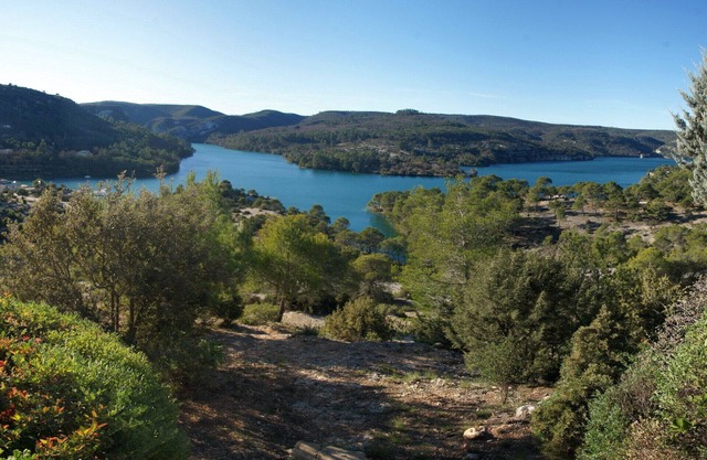 Apartment for 6 in Esparron-de-Verdon, with a wonderful lake view