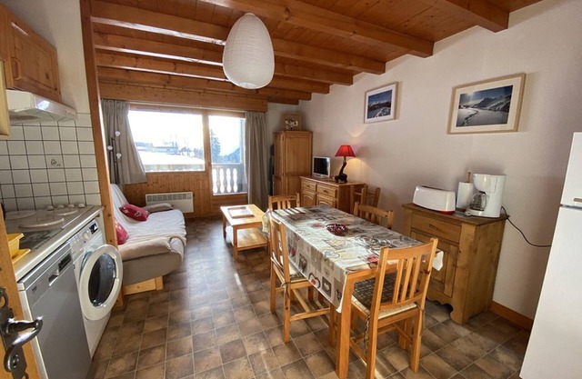 Apartment for 4, 2 bedrooms, includes parking
