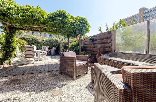 Apartment Garden & Bed with cheap parking possibility