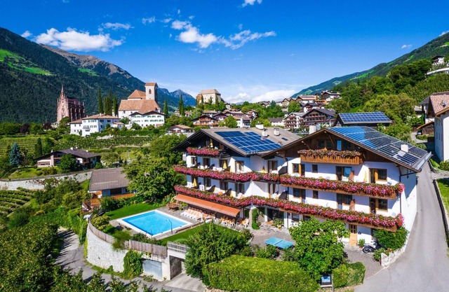 Apartment "Gartenheim Franz" with Mountain View, Shared Pool & Wi-Fi
