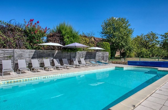 Apartment 'Gite Monfort' with Shared Pool, Shared Garden and Wi-Fi