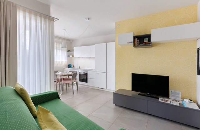 Apartment 'Green House 202' with Balcony, Wi-Fi and Air Conditioning
