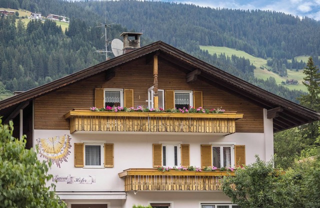Apartment "Hofer Heidi" with Mountain View, Wi-Fi, Balcony and Garden
