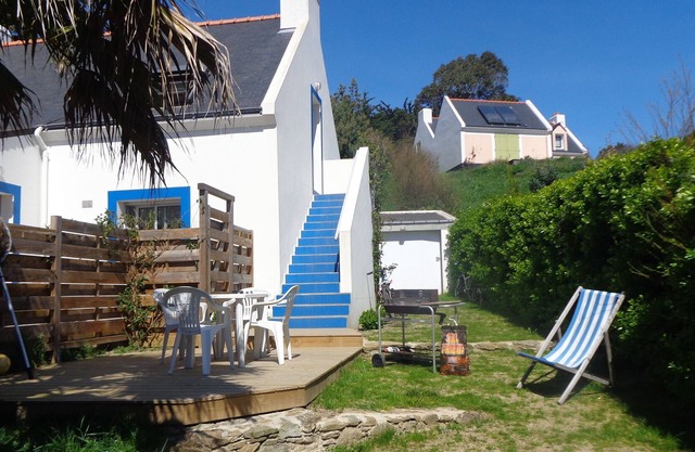 Apartment in a house with garden 150m from the port of Sauzon