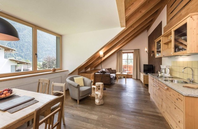 Apartment In A Hotel 'Mair Zu Hof St. Mauritzien 3' with Mountain View, Shared Garden and Wi-Fi