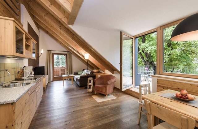 Apartment In A Hotel 'Mair Zu Hof St. Mauritzien 4' with Mountain View, Private Terrace and Wi-Fi