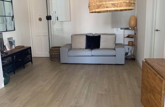 Apartment in Barcelona ideal for couples. 10 minutes walking from Sants station!
