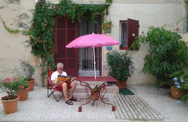 apartment in cassis center of the village old week end MN 4 days out of season