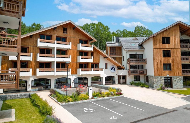 Apartment in Chantemerle near Ski Slopes