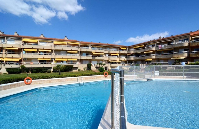 Apartment in Estartit near Sandy Beach