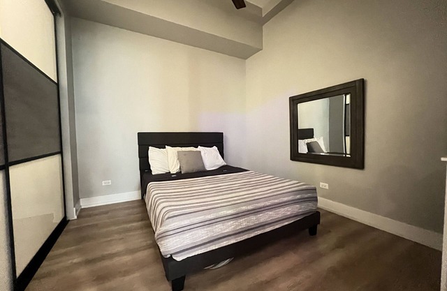 Apartment in Historic Lakeview Mansion - Best Location for Vacationers!