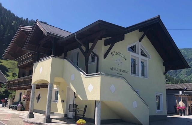 Apartment in Hollersbach near Ski Lift