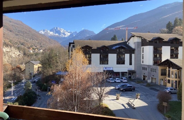 Apartment in Les Cybèles condominium with swimming pool