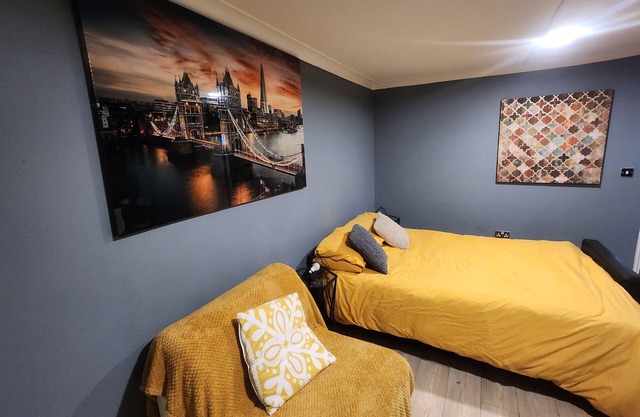 Apartment in london minute walk to metro, near Stratford nn