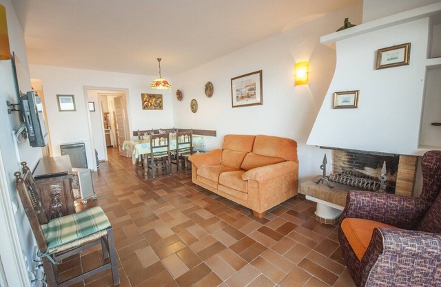 Apartment in Pals near Peaceful Beach