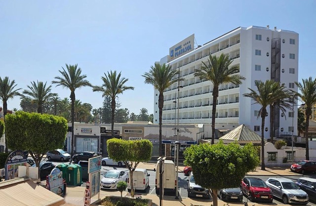Apartment in Roquetas near Playa Serena Beach