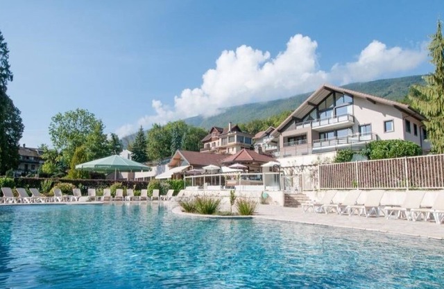 Apartment in residence with swimming pool, near Lake Annecy
