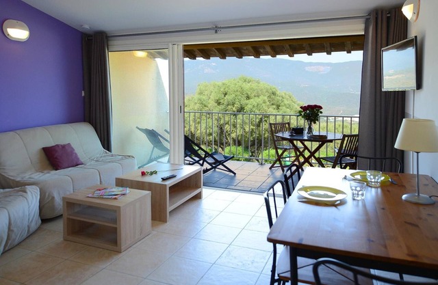 Apartment in Serra-di-Ferro with Bay Views