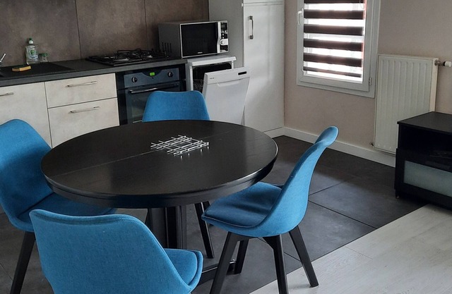 Apartment in the center of the village and 5 minutes from the A40